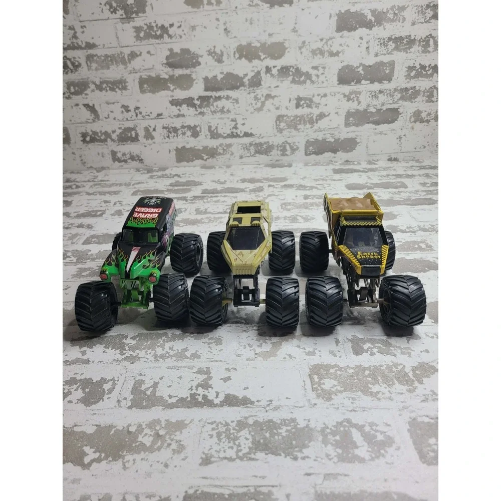 Lot of 3 Monster Jam Trucks Gravedigger, Earth Shaker,‎ Soldier Fortune